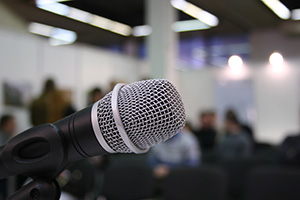 Mikrofon in Vortragssaal